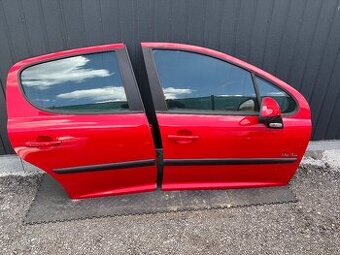 Peugeot 207 - pravé dveře kompletní