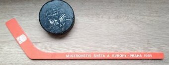 Hokejka a puk z MS 1985 Praha - 1