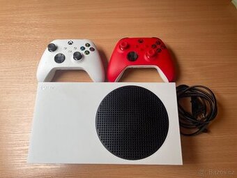 Xbox Series S + 2 ovladače