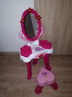 Barbie toaletní stolek