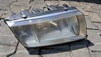 Přední světlo práve Škoda Fabia I