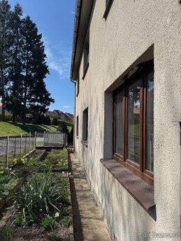 Prodej dvoupodlažního rodinného domu – Kožlany 2 samostatné