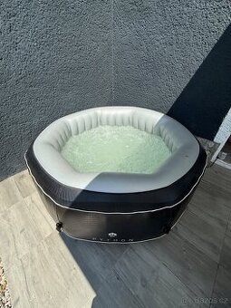 Mobilní vířivá vana NetSPa PYTHON