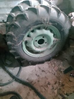Kola na malotraktor