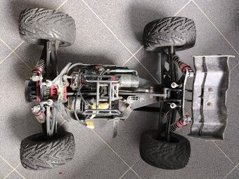 RC auto Arrma Kraton 6s