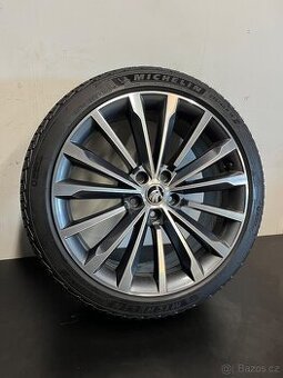 Superb R19 Trinity Zimní pneu Michelin