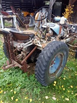 Prodám-Traktor Svoboda-Zadní díl. - 1