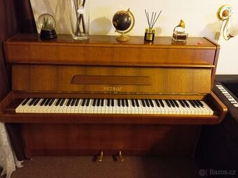 Prodám piano Petrof plně funkční , laděno