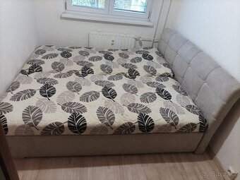 Manželská postel s úložným prostorem