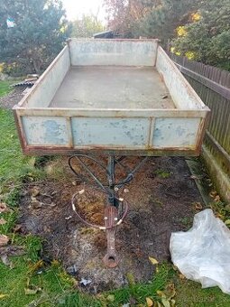 Třístranný sklápěč