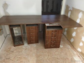 Pracovní stůl s šuplíky