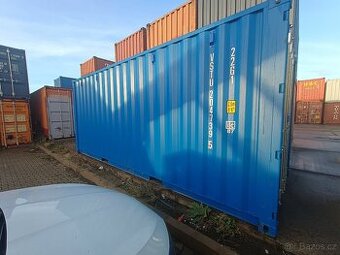 Modrý námořní kontejner