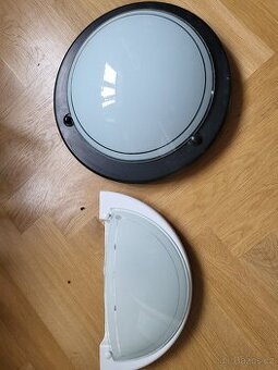 2 nástěnná světla