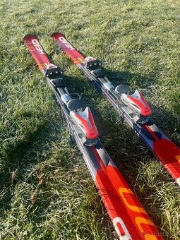 Lyže HEAD C210 s ladícími hůlkami zdarma TOP STAV