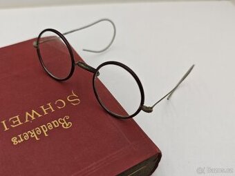 Staré brýle Lenonky