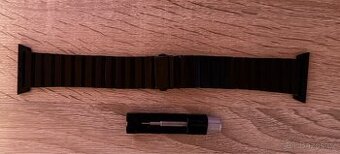 Apple Watch 8 45mm Uniq Strova ocelový řemínek