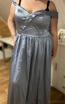 Nebesky modré plesové šaty