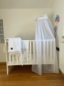 Dětská postýlka, matrace, podložka, nebesa, mantinely