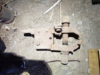 Prodám kovářský svěrák.