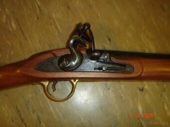 Prodám krásné, nové repliky historických, křesadlových zbran