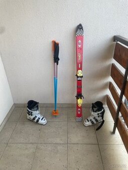 Lyže HighQ, lyžařské boty Šalomoun 25, hůlky