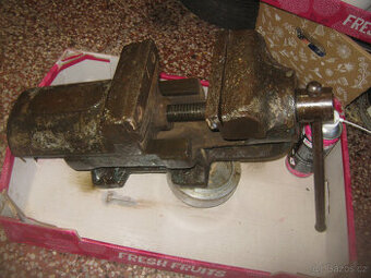 Prodám používaný profesionální masivní svěrák KASPER