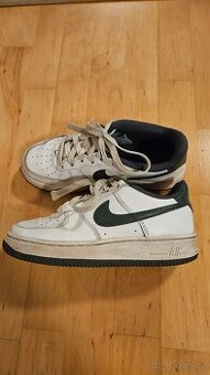 Nike Sportswear Tenisky Air Force 1 LV8 2 vel. 35,5