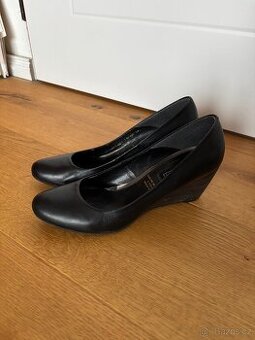 Dámské černé lodičky