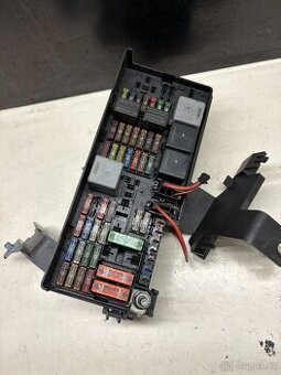 //Pojistková skříň Mercedes ML164/W251//