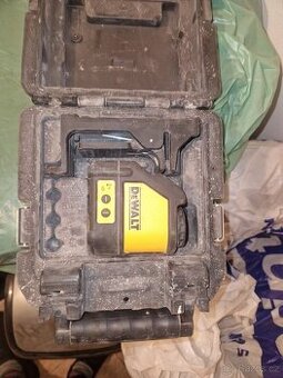 Lasr krizovy Dewalt se sponou na pripnuti