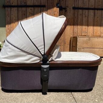 Kočárek Moon Scala 2018 + golfky zdarma