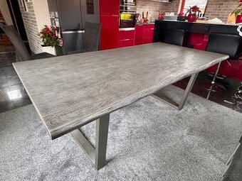Masivní jídelní stůl + lavice (akácie šedá, kovové nohy)