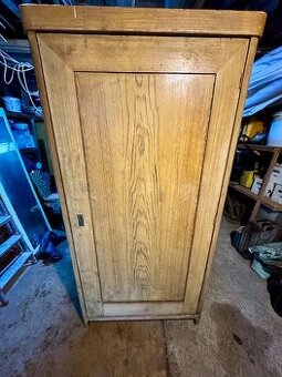 skříň starožitná výška 180, hloubka 45, šířka 9O cm