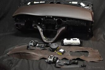 Mercedes Airbag bezpečnostní pás palubní deska