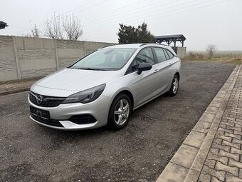OPEL ASTRA SPORTS TOURER 1.2 96KW R.2022 MAX. VYBAVA