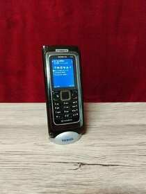 Nokia E90 + nabíječka