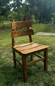 Krásná dřevěná židle