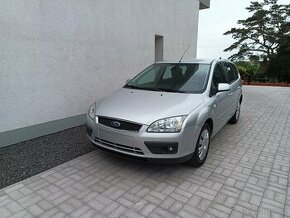 FORD FOCUS kombi 1.6i-74KW-benzín-GHIA