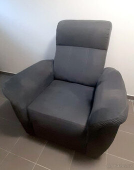 Křeslo – pohodlné, elegantní, vysoký sed