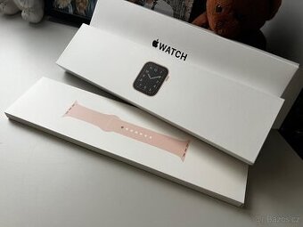 Apple Watch SE + 4 řemínky, původní balení, TOP STAV