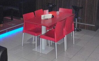 Stoly a židle