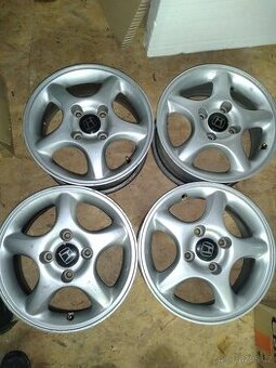 Alu kola Honda R15"