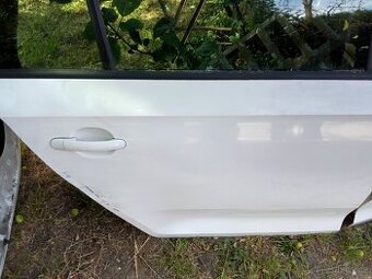 Rapid spaceback pravé zadní dveře- poškozené