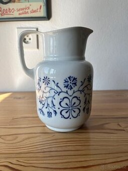 Starý porcelánový džbán