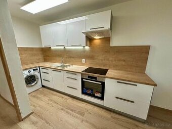 Pronájem bytu 3+kk s lodžií – Hradec Králové, Slezské předmě