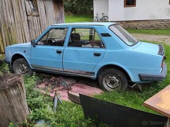 Škoda 105 m náhradní díly motor běží bez TP