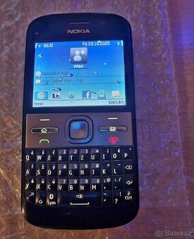 Plně funkční Nokia E5-00.