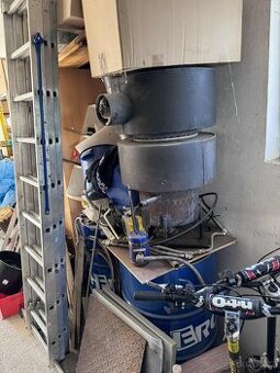 Teplovodní kotel na olej s příslušenstvím a olejem