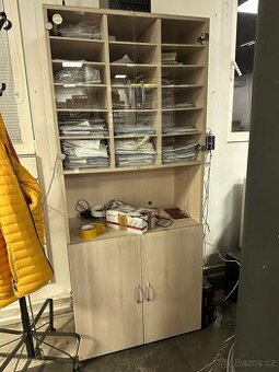 Výprodej kanceláře – Skříň dvéřová – proskleněná 4800 Kc