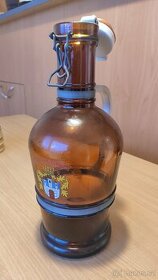 Skleněná láhev na pivo